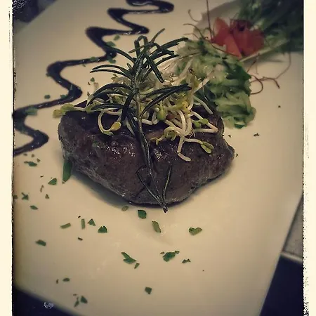Steak מלון